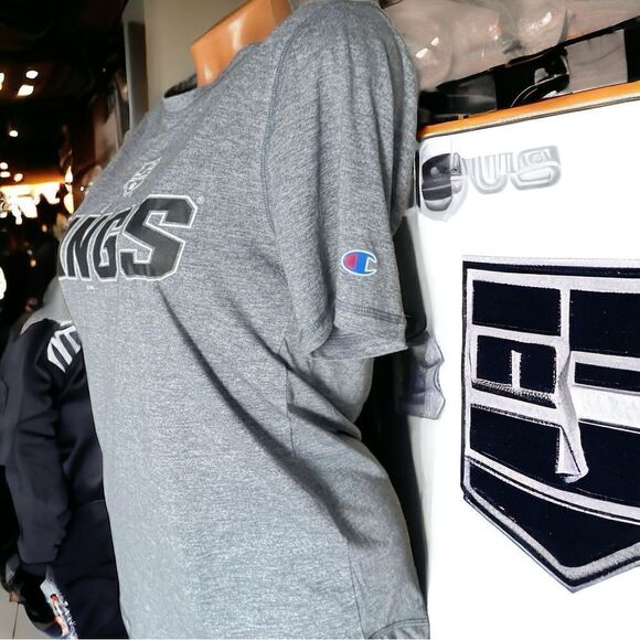 15% off 3+ Bundles l LA Kings Hockey l Gray & Black T-shirt l S/P l EUC - Picture 5 of 8